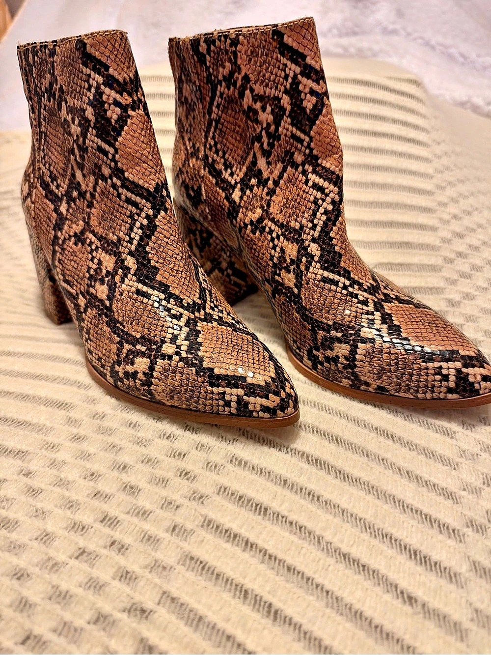 Steve Madden Julianne Snake Print Ankle Booties US 8.5